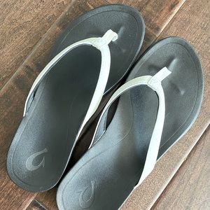 OluKai Ho’opio Sandals